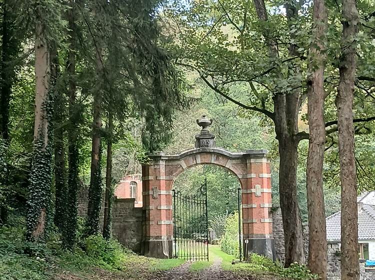 l'ancien portail du château aux mille fenêtres