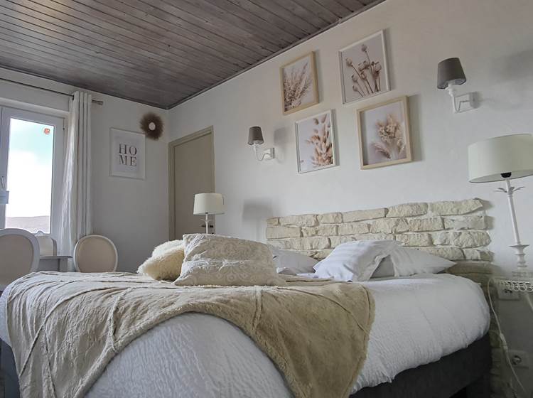 chambre coton, lit queen size, douche italienne, vue panoramique sur les vosges