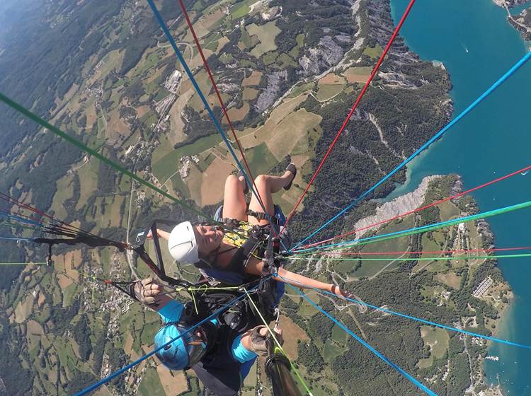 Vol en parapente, les Ailes du Lac à Saint Vincent les Forts