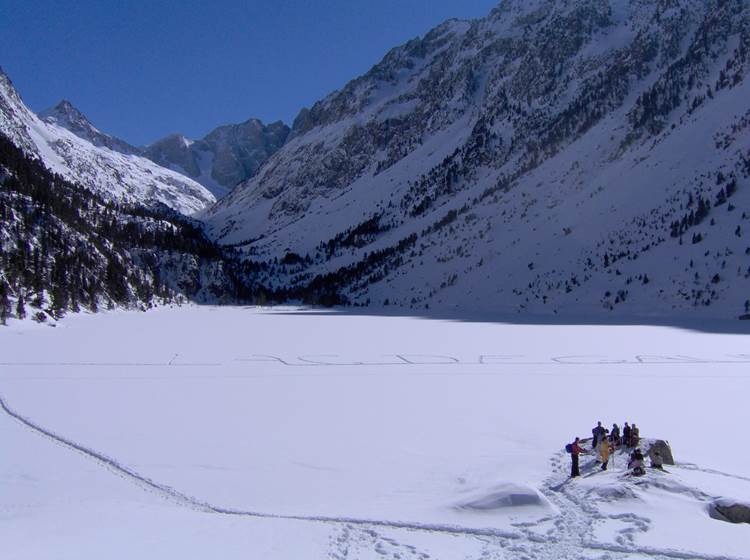 Randonnée en hiver sur le lac de Gaube gelé