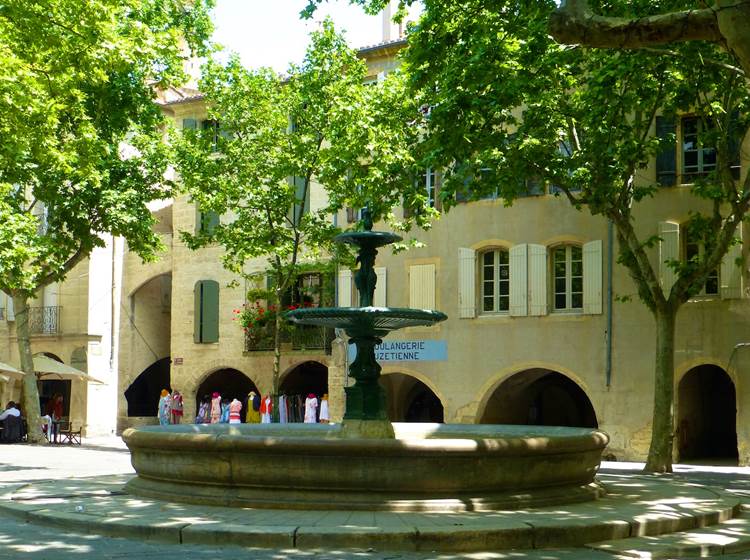 PLACE AUX HERBES - UZÈS