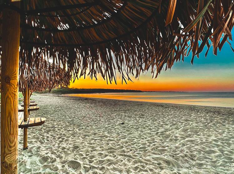 Lever de soleil sur la plage de Kerleven depuis le restaurant Le Copa La Forêt-Fouesnant