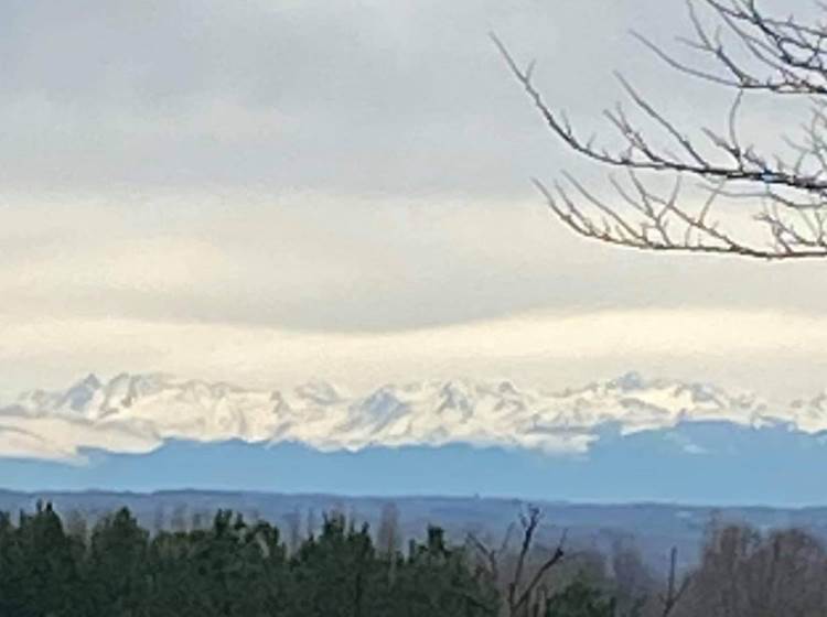 Neige sur les Pyrénées vue du Domaine Hias