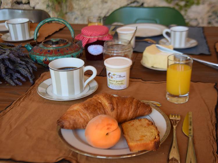 Notre table d'hôtes et son assiette gourmande