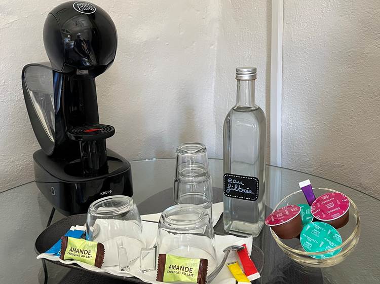Du café, du thé et de l'eau filtrée à votre disposition