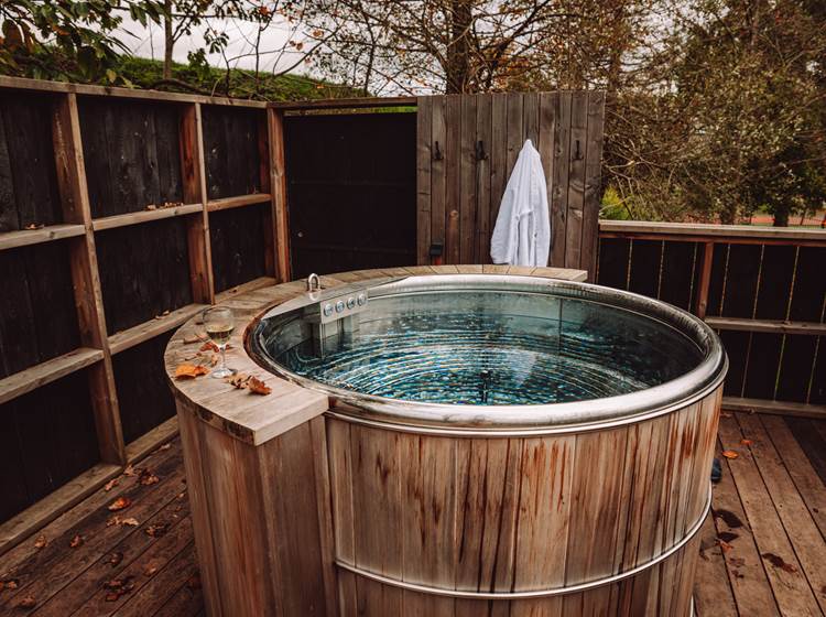 Relaxation dans le bain nordique