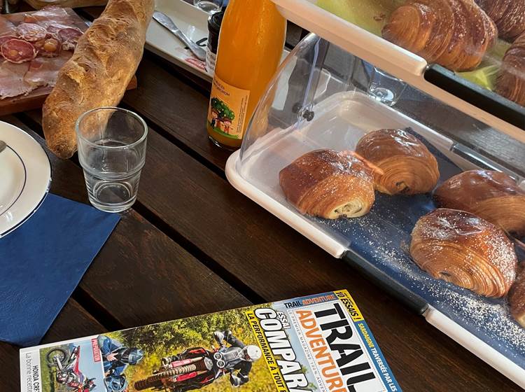 Petit déjeuner servi en salle