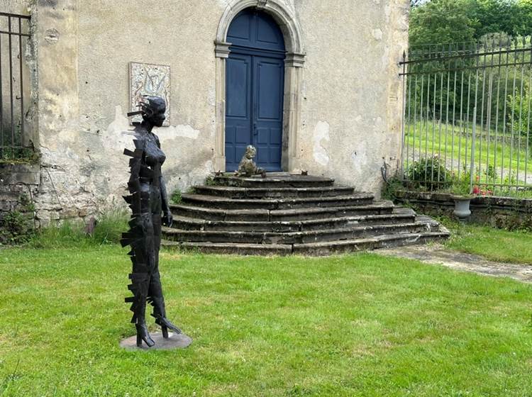 "La femme face au vent", sculpture de Francis Pierre