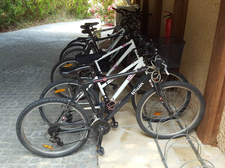 à disposition à la la villa les hespérides 2 vélos par gîte