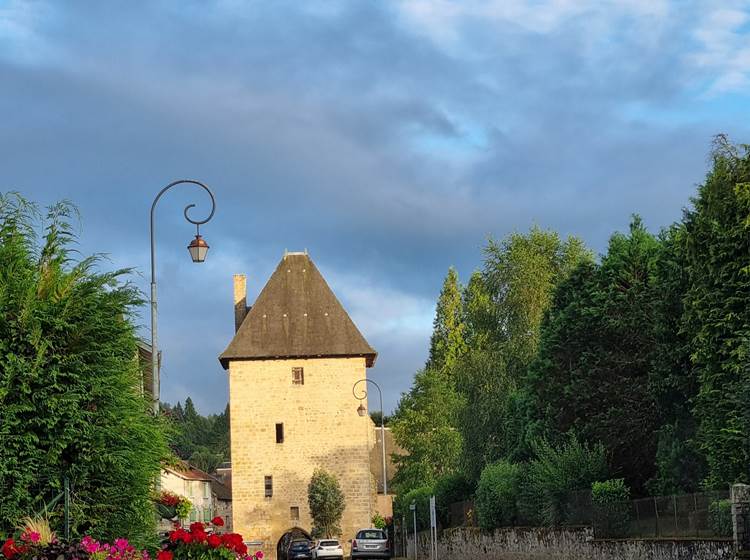 La Tour de Peyrat le Château vue depuis le Bois de l'etang