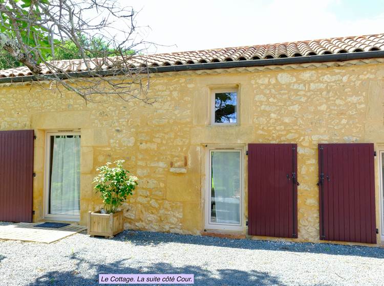 DOMAINE DU CHAMP DE L'HOSTE - chambres d'hôtes à Larzac 24170 - Dordogne - location suite côté cour - location maison de vacances -