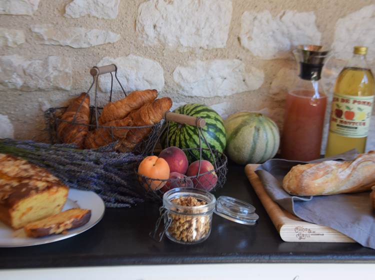 Notre table d'hôtes : un buffet varié et coloré