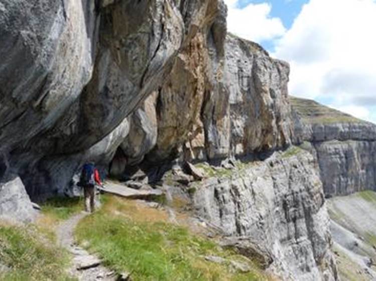 Randonnée sur la vire des fleurs au dessus du canyon d'Ordesa