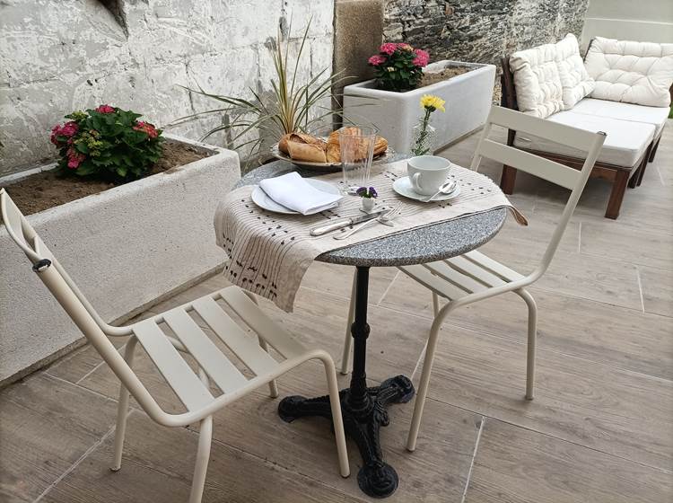 Villa Buffon Angers petit déjeuner en terrasse