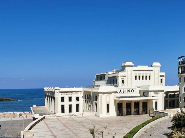 Le Casino Barrière et théâtre de Biarritz (©ocean7)