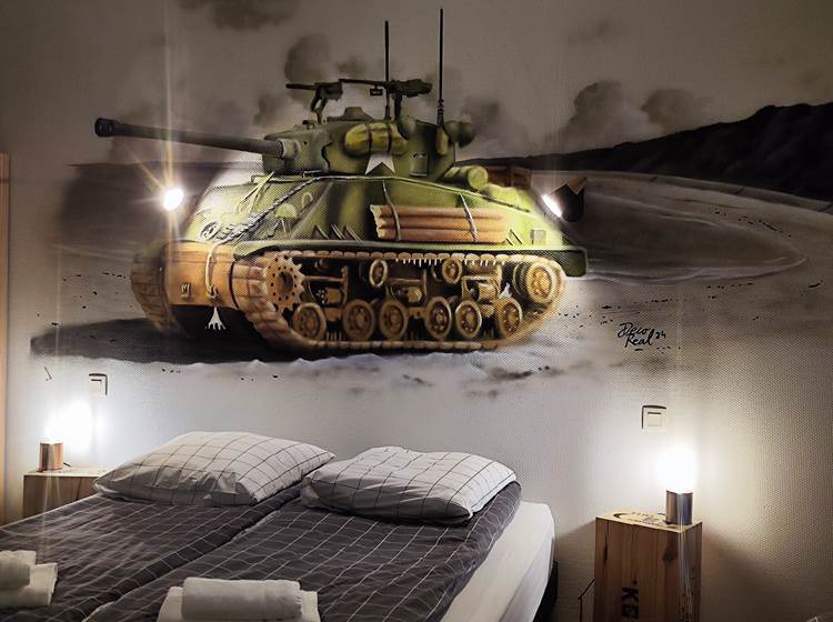 le-sherman-residence-de-tourisme-le-fury-3-personnes-chambre-omaha-beach-rick-steve-voyage-normandie-site-historique-d-day