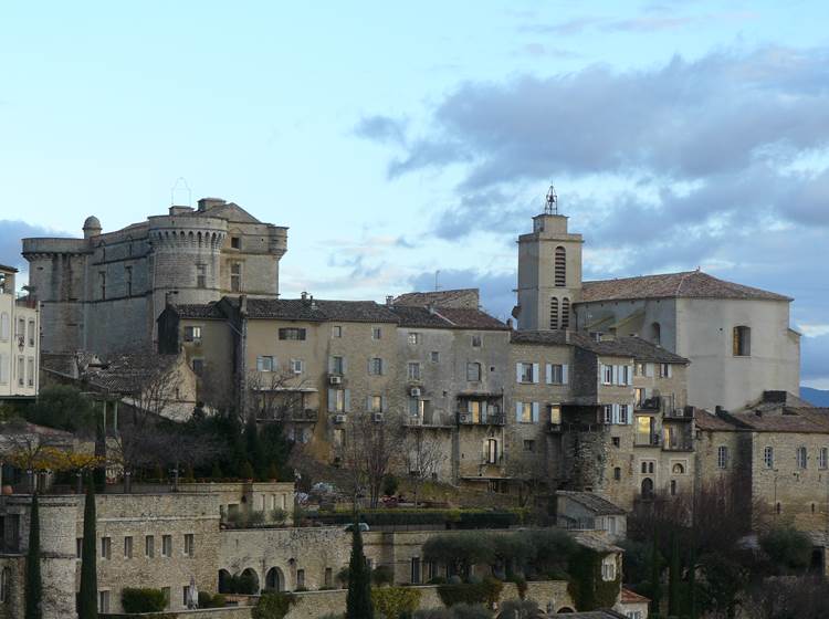 Le chateau et l'église de Gordes Luberon Provence