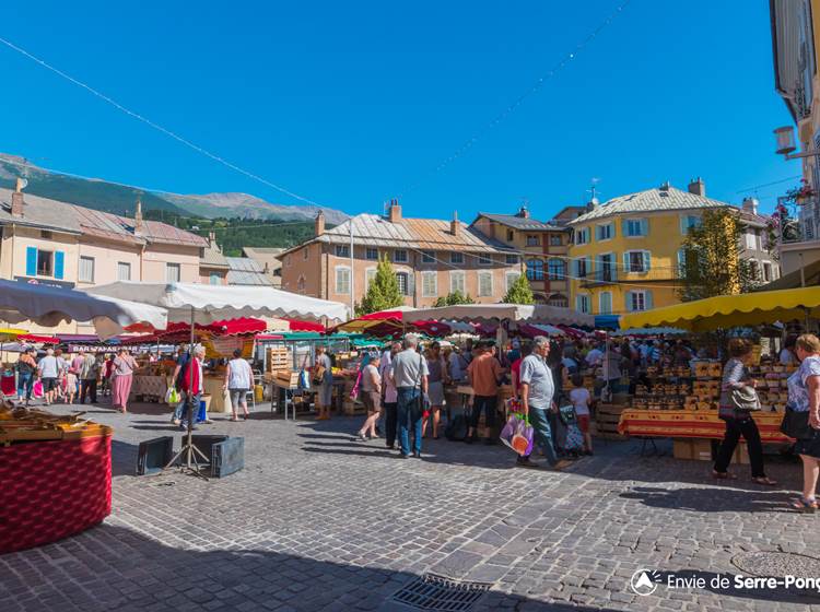 Le marché provençal d'Embrun