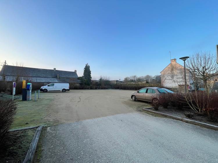 Parking public à 200m du Gîte et Hostel Le Ty Bihui