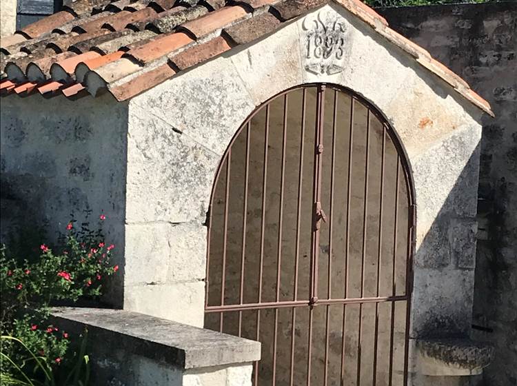 fontaine à Ste Alauzie