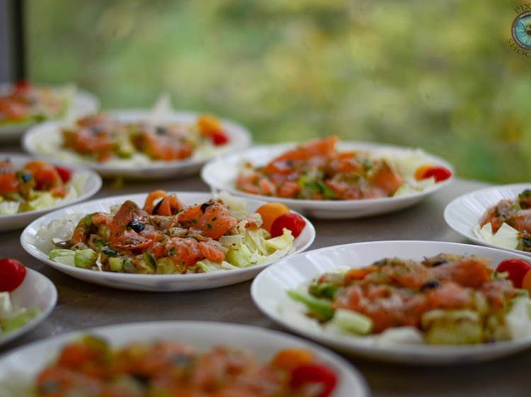 Repas servi par le traiteur "Les Imprévus de Cécilou"