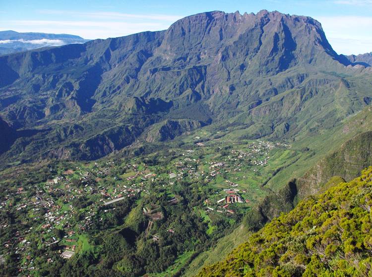 Salazie depuis la Roche Ecrite (en arrière plan le Piton des Neiges