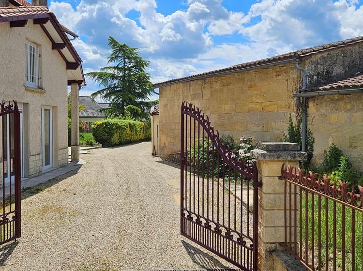 Portail Château Touzinat Saint-Emilion