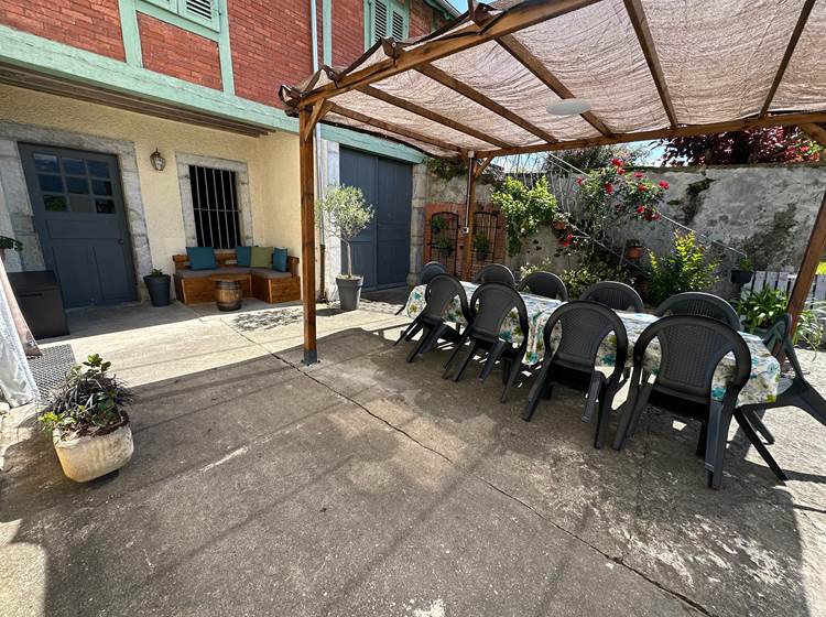 Terrasse ombragée et aménagée