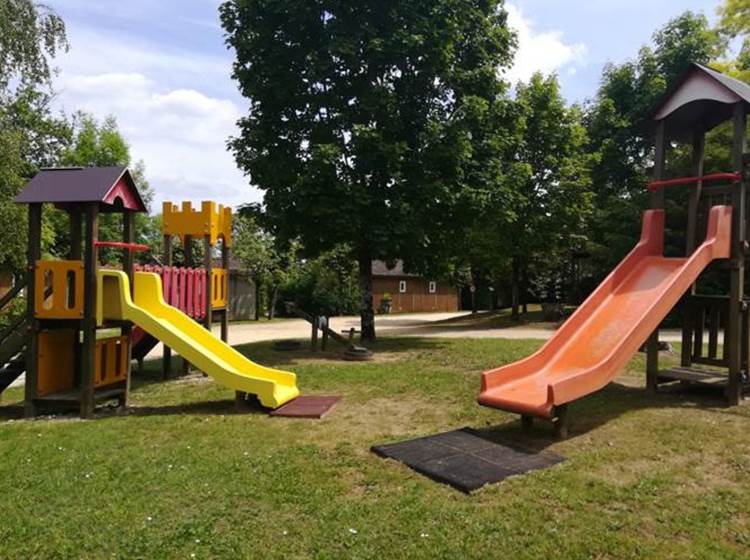 L'aire de jeux de plein air pour les plus jeunes