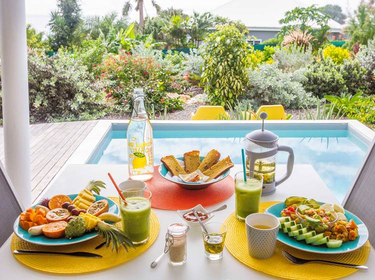 Iguane House villas & Micro Spa petit déjeuner servi sur votre terrasse
