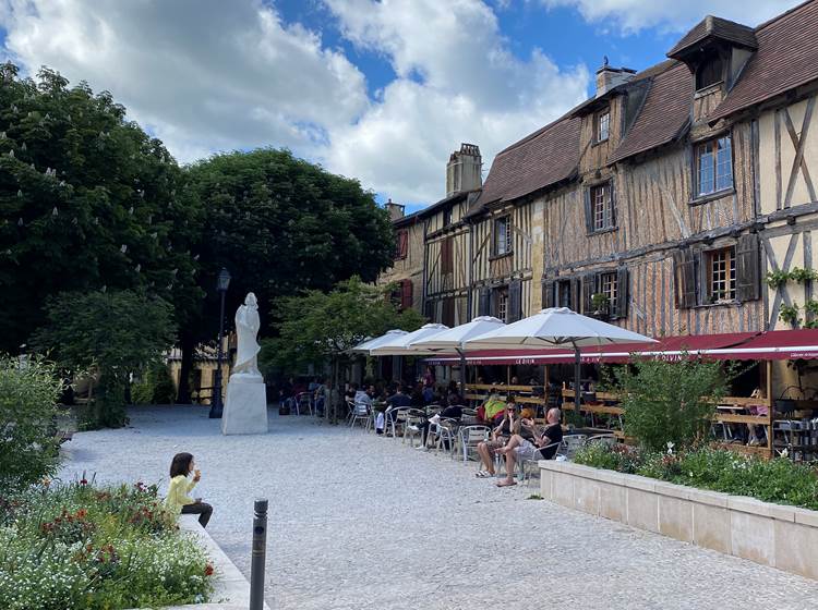 Place-Cyrano-Bergerac-visite