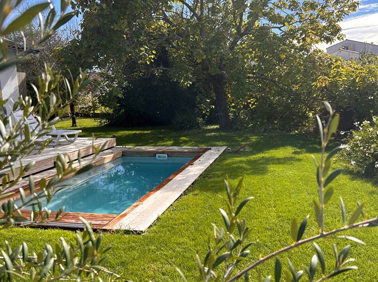 La piscine chauffée de Maison Ginette à Oléron