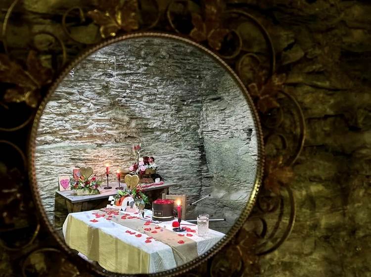 photo miroir décoration au château féodal de la -roche-en-ardenne