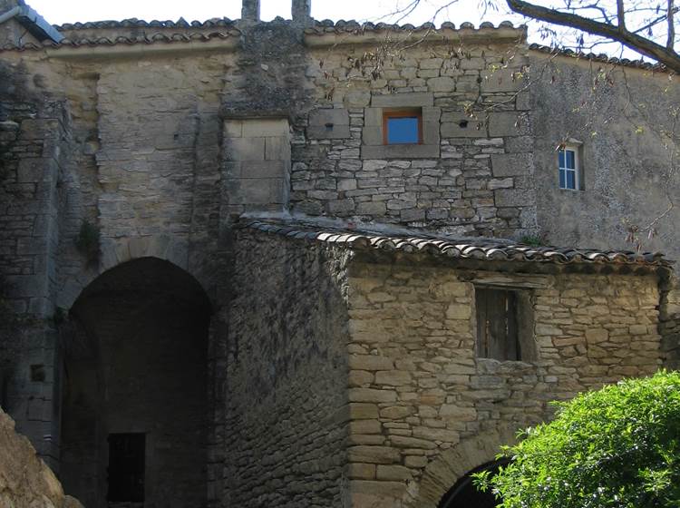 Ruelle et vieilles pierres à Gordes Luberon Provence