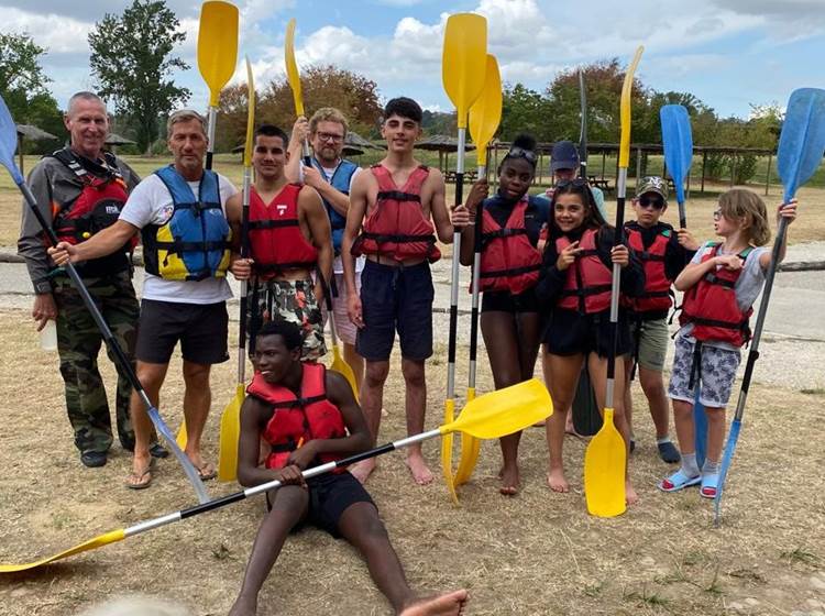 Découverte du canoe à la colo de la base