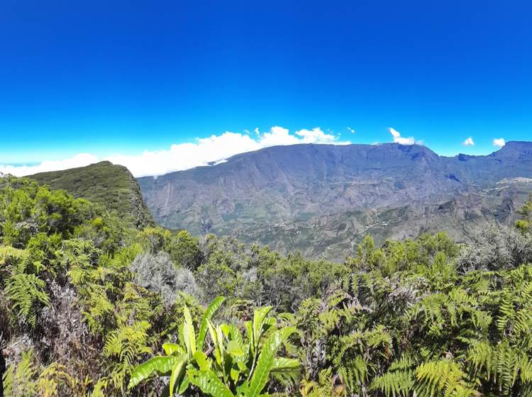 Piton des Neiges et Cilaos depuis le Dimitile