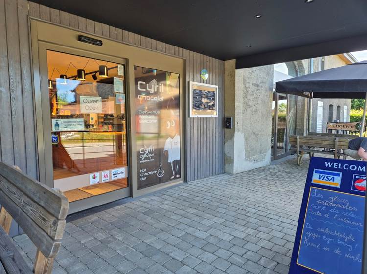 Façade de la boutique Cyril Chocolat à Samrée