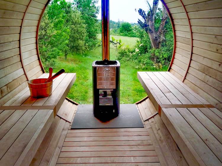 Le sauna avec sa vitre panoramique