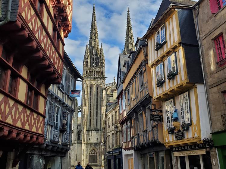 Vue sur la cathédrale Saint-Corentin de Quimper