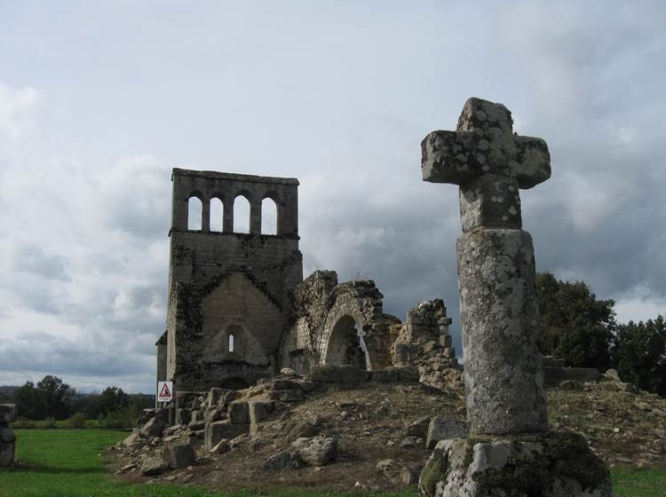 Xaintrie ruines du Vieux-Bourg