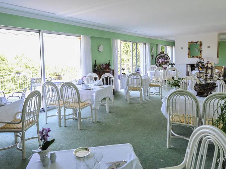 Villa Ric, table gourmande, vue sur la vallée de la Dordogne