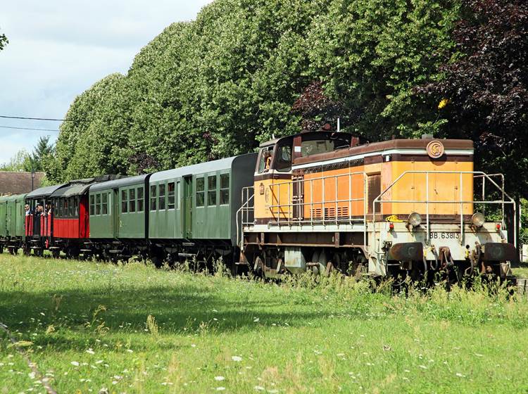 Train historique le long de la Vallée de l'Eure