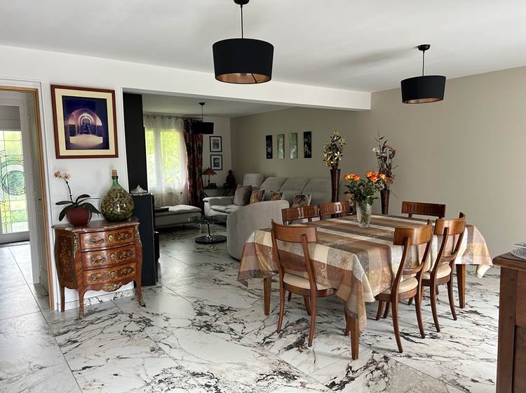 Salon commun chez Les Suites Champenoises