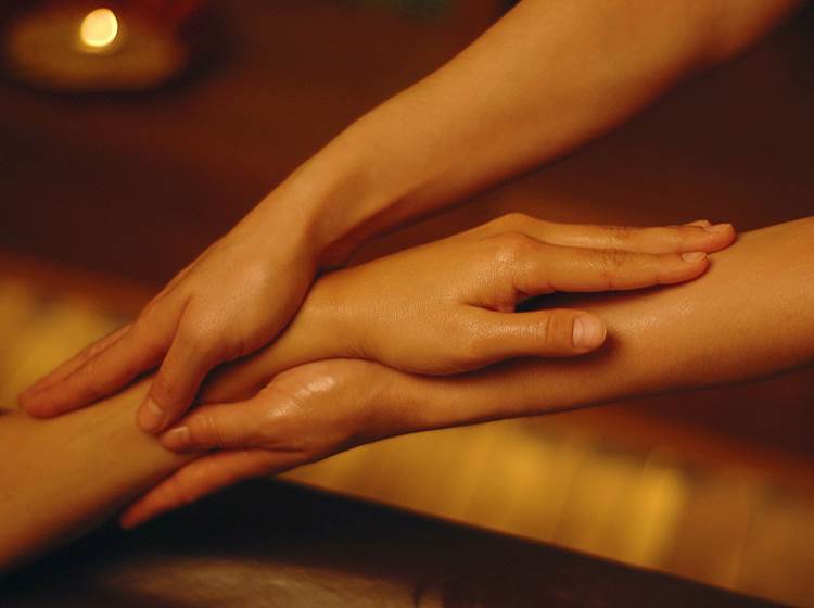 massage mains maison d'hôte bien être bretagne morbihan cure ayurvédique spa séjour repos ressourcement
