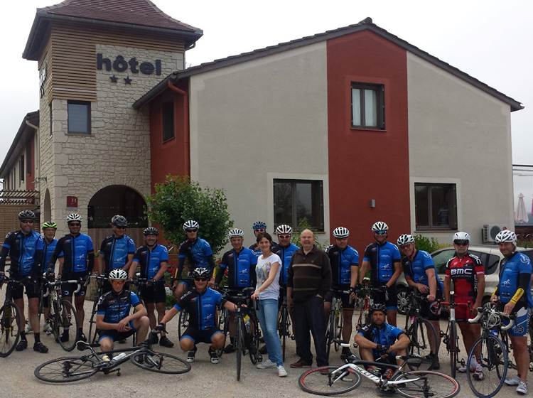 Groupe clients en vélo