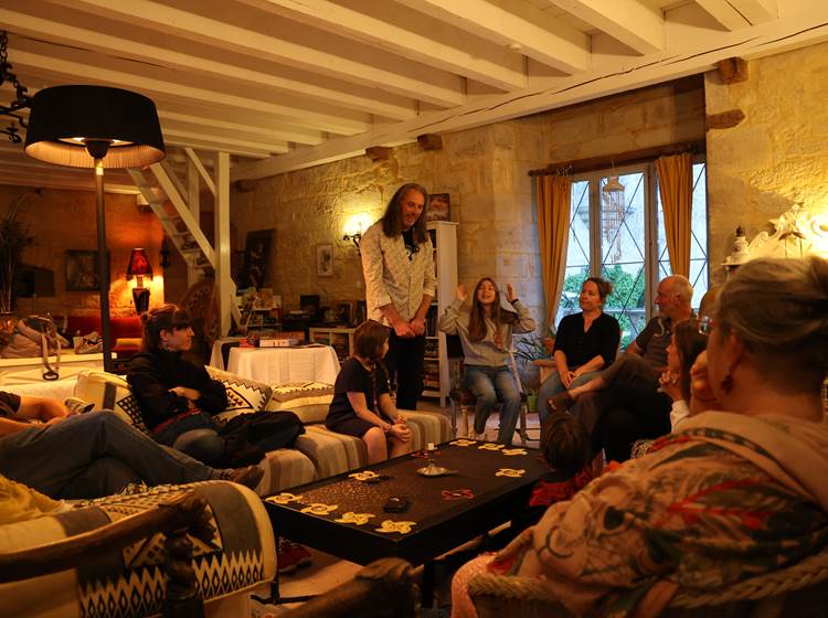 Soirée loup garou dans le grand salon au Château de Saint-Chamarand dans le Lot