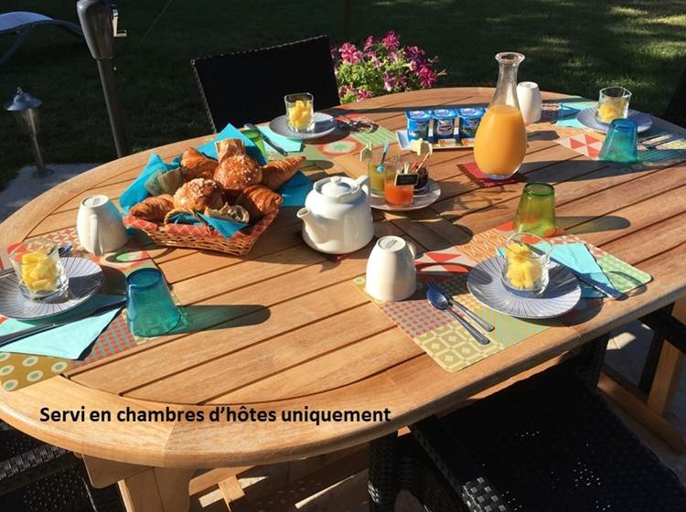 Petit déjeuner en terrasse