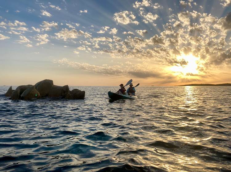 Abbartello canoe kayak Corse au coucher de soleil