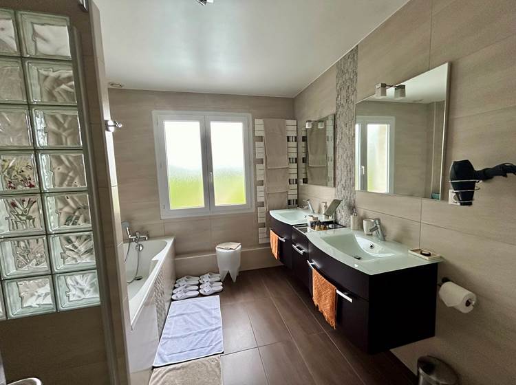 Salle de bain Suite Au pied de la Cathédrale - Les Suites Champenoises