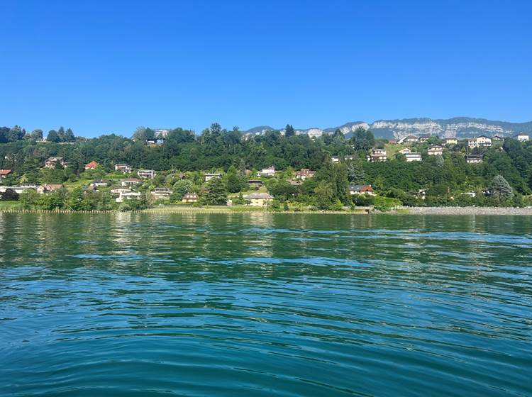 vue de la propriété depuis le lac